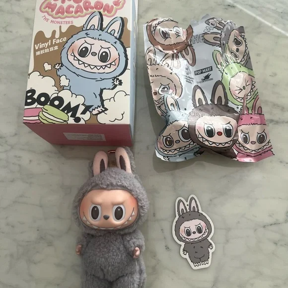 Authentic The Monsters Macaroon- Sesame Bean - Picture 10 of 16